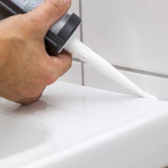 Comprar o produto de Cola, fixação e vedamento em Materiais Hidráulicos pela empresa Carlinhos Materiais para Construção • Depósito em Atibaia em Atibaia, SP por Solutudo