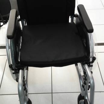 Comprar o produto de Cadeira Jaguaribe (ref. Taipu) em Saúde pela empresa Ortoshop Boutique Ortopédica em Bauru, SP por Solutudo