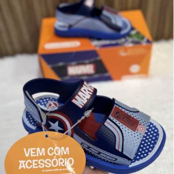 Comprar o produto de Sandália Grendene Marvel + brinquedo de brinde em Calçados Infantis em Uberlândia, MG por Solutudo