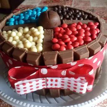 Comprar o produto de Bolo Confeitado kit kat em Alimentos e Bebidas em Itatiba, SP por Solutudo