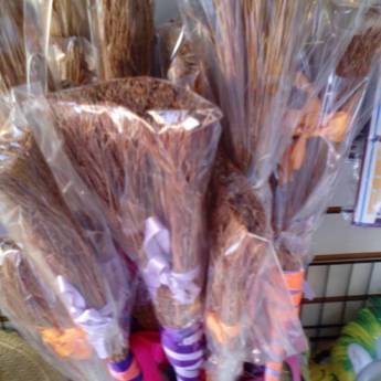Comprar o produto de Vassouras para o halloween em A Classificar em Itatiba, SP por Solutudo