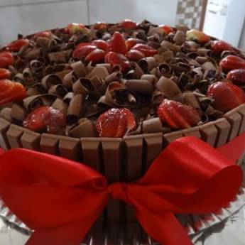 Comprar o produto de Bolo de kit kat  em Alimentos e Bebidas em Jaú, SP por Solutudo