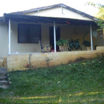 Comprar o produto de Oportunidade - Chácara com casa de 3 quartos em Venda - Fazenda - Sítios - Chácaras em Itatiba, SP por Solutudo