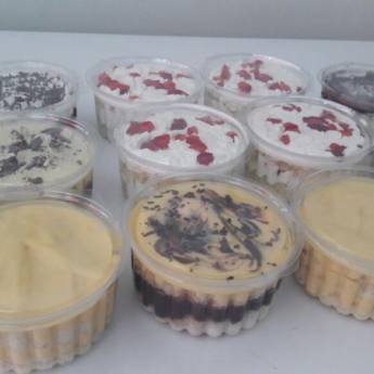 Comprar o produto de Bolo de Pote Trufado Chocolate Ao Leite e Chocolate Branco em Alimentos e Bebidas em Assis, SP por Solutudo