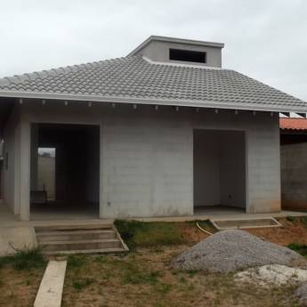 Comprar o produto de CA-076 Casa Golfinho em Venda - Casas em Caraguatatuba, SP por Solutudo