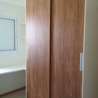 Comprar o produto de Guarda roupas de solteiro cor amendola rustica com escrivaninha  em A Classificar em Bauru, SP por Solutudo