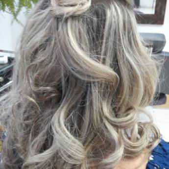 Comprar o produto de Escova, Lisa, Modeladora, Cachos Perfeitos e Penteados Exclusivos  em Outros Serviços em Assis, SP por Solutudo