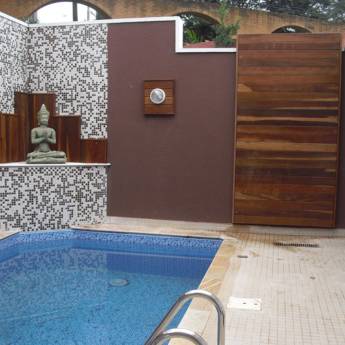 Comprar o produto de Detalhe e Chuveirão revestido em Deck de madeira ipê em Outros Serviços em Indaiatuba, SP por Solutudo