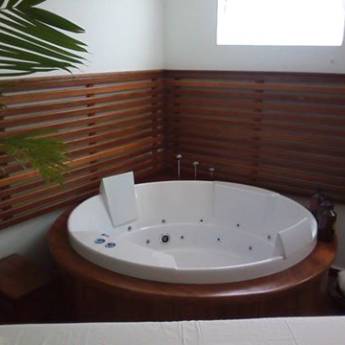 Comprar o produto de Revestimento de banheira e brise em madeira ipê em Outros Serviços em Indaiatuba, SP por Solutudo