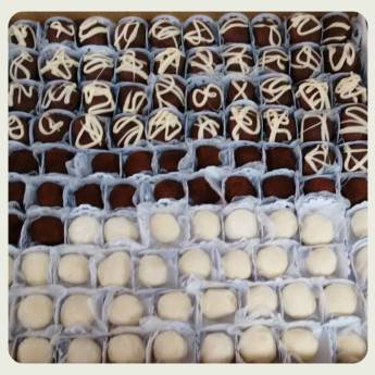 Comprar o produto de Trufas e Uva no Chocolate! em Bolos e Doces em Jundiaí, SP por Solutudo
