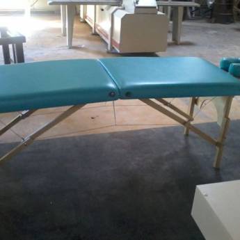 Comprar o produto de MESA DE MASSAGEM PORTÁTIL (80cm DE LARGURA) em Cadeiras e Mesas em Botucatu, SP por Solutudo