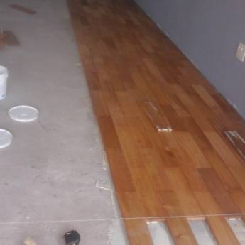 Comprar o produto de Instalação de Tacos com cola PU. em A Classificar em Americana, SP por Solutudo