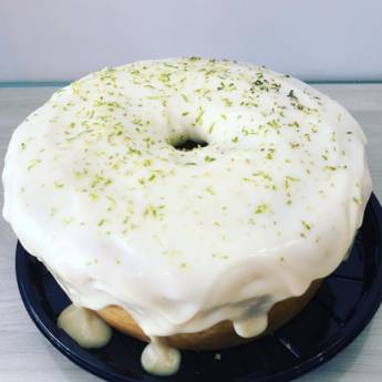 Comprar o produto de Bolos Confeitados  em Bolos e Doces em Aracaju, SE por Solutudo