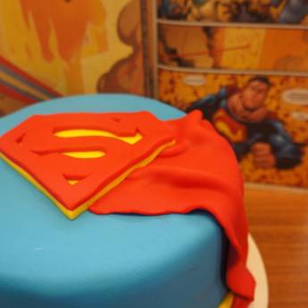 Comprar o produto de Bolo Superman - Pasta Americana em A Classificar em Botucatu, SP por Solutudo