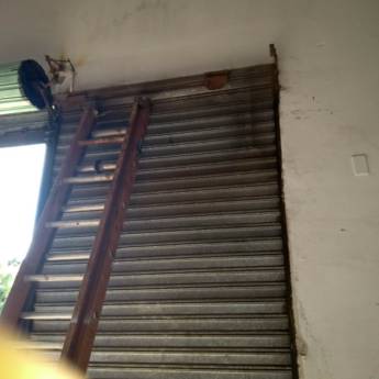 Comprar o produto de Fabricação de portas de aço e reformas troca de fitas molas eixo em Bauru em Serralheria em Bauru, SP por Solutudo