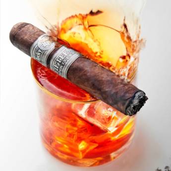 Comprar o produto de 15th Anniversary em Charutos em São Paulo, SP por Solutudo