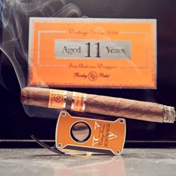 Comprar o produto de Vintage 2006 em Charutos em São Paulo, SP por Solutudo