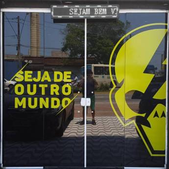 Comprar o produto de Adesivagem de portas, janelas, vidros, etc... em Gráficas e Impressão em Praia Grande, SP por Solutudo