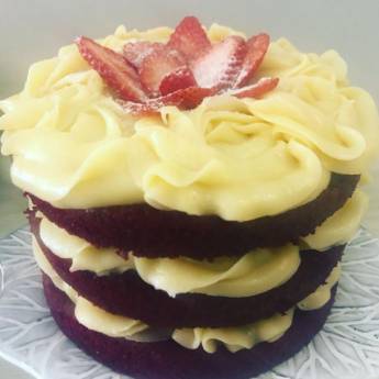 Comprar o produto de Mini Nude Red velved com morangos em Alimentos e Bebidas em Aracaju, SE por Solutudo