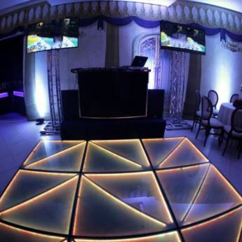 Comprar o produto de  Aluguel de pista de led 4x4 em vidro temperado.  em Aluguel de Equipamentos em Bom Jesus dos Perdões, SP por Solutudo