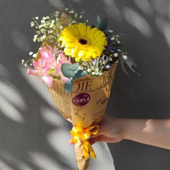 Comprar o produto de Mimo de Joie - Gerbera amarelo  em Flores em Foz do Iguaçu, PR por Solutudo