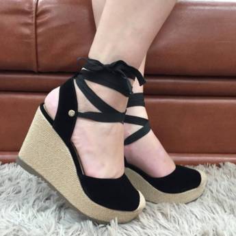 Comprar o produto de Sandália Via Uno  em Anabela em Bauru, SP por Solutudo