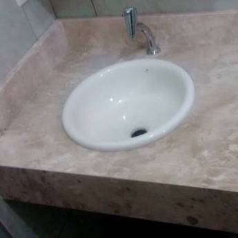 Comprar o produto de Lavatório de Mármore Travertino com Cuba redonda sobrepor branca em Cubas e Pias para Banheiro em Birigui, SP por Solutudo