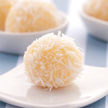 Comprar o produto de Beijinho em Doces pela empresa Adorela Panificadora e Confeitaria em Foz do Iguaçu, PR por Solutudo