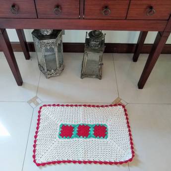 Comprar o produto de Tapete Vermelho e Cru em Artesanato em Marília, SP por Solutudo