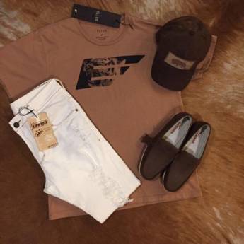 Comprar o produto de Camiseta, Calça, Sapato e Acessórios em Moda Masculina em Amandaba, SP por Solutudo