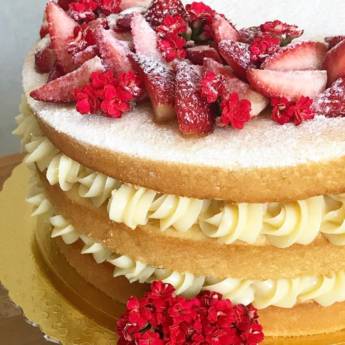 Comprar o produto de Naked Baunilha, Ninho e Morango em Bolos e Doces em Bauru, SP por Solutudo