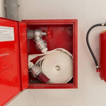 Comprar o produto de INSTALAÇÃO E MANUTENÇÃO DE SISTEMAS DE EMERGÊNCIA E DE INCÊNDIO em Outros Serviços em Jundiaí, SP por Solutudo
