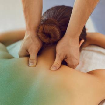 Comprar o produto de Massagem para Torcicolo em Massoterapia em Foz do Iguaçu, PR por Solutudo