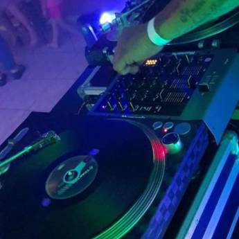 Comprar o produto de DJs em Músicos em Vinhedo, SP por Solutudo