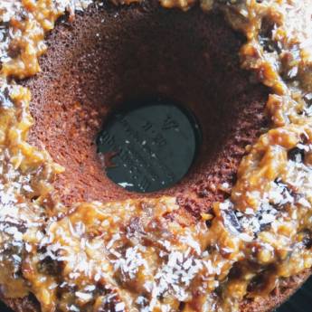 Comprar o produto de Bolo funcional de ameixa preta com côco com cobertura de ameixa ou doce de leite zero açúcar em Outros Doces em Jundiaí, SP por Solutudo