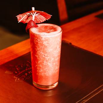 Comprar o produto de Batida de Morango c/ Vodka  em Drinks pela empresa Churrascaria Sudoeste em Mineiros, GO por Solutudo