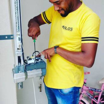 Comprar o produto de Automatização de Portão em Residencial em Marília, SP por Solutudo