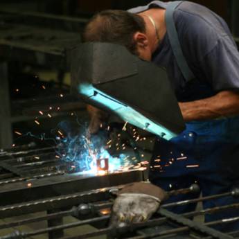 Comprar o produto de Portões Industriais em Serralheria em Brasília, DF por Solutudo