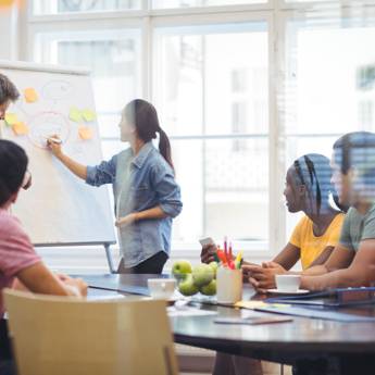 Comprar o produto de Você vai desenvolver líderes e gestores mais eficientes, humanizados e comprometidos; em Saúde em Botucatu, SP por Solutudo