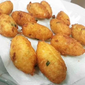 Comprar o produto de Bolinho de Bacalhau em Porções em Valinhos, SP por Solutudo