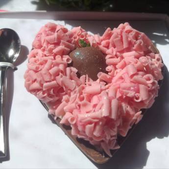 Comprar o produto de Coração de Chocolate  em Bolos e Doces em Praia Grande, SP por Solutudo