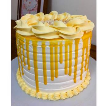 Comprar o produto de Drip Cake em Bolos e Doces em Bauru, SP por Solutudo