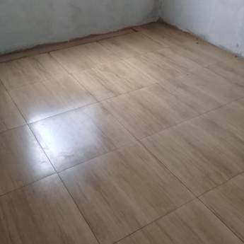 Comprar o produto de Assentamento de Piso em Construção em Botucatu, SP por Solutudo