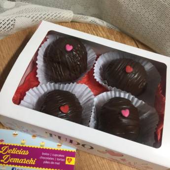 Comprar o produto de Caixa com 4 bombons de morango  em Bolos e Doces em Bauru, SP por Solutudo