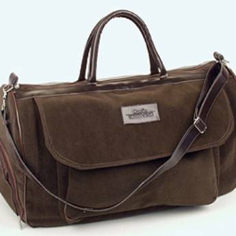 Comprar o produto de Bolsa de 57x37x27 em couro sintético de búfalo, com bolsos laterais, e frontal, porta sapato interno, alça de mão e de ombro, papelão no fundo em Sacos e Mochilas em São Paulo, SP por Solutudo