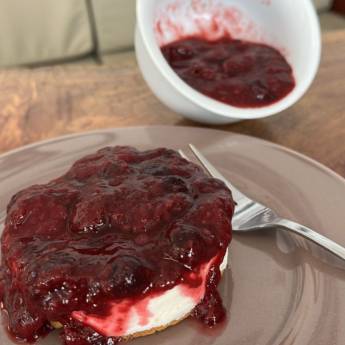 Comprar o produto de Cheesecake Frutas Vermelhas  em Doces em Mineiros, GO por Solutudo