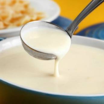 Comprar o produto de Molho Branco • Quilo em Molhos pela empresa Villa D'Ouro Rotisseria - Marmitas, Assados, Massas e Salgados. em Atibaia, SP por Solutudo