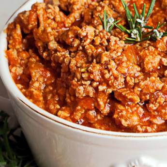 Comprar o produto de Molho Bolonhesa • Quilo em Molhos pela empresa Villa D'Ouro Rotisseria - Marmitas, Assados, Massas e Salgados. em Atibaia, SP por Solutudo