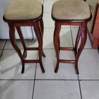 Comprar o produto de Banqueta alta semi nova para barzinho 85.00 cada em Casa, Móveis e Decoração em São João da Boa Vista, SP por Solutudo