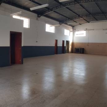 Comprar o produto de Barracão - Código: 4922 - Aluguel: R$1.650,00 em Galpões pela empresa Imobiliária Jaú em Jaú, SP por Solutudo